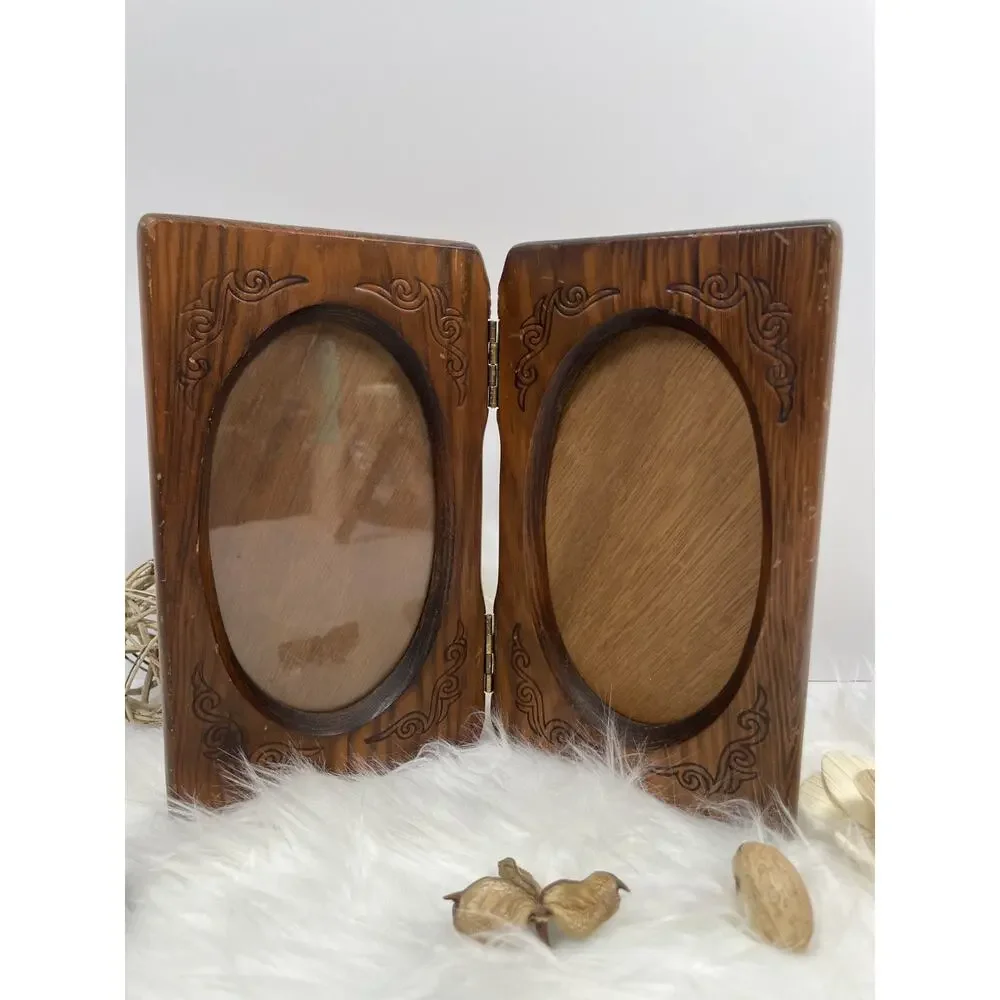 Vintage carved wood bi-fold picture frame with double oval 5x7 cut-outs